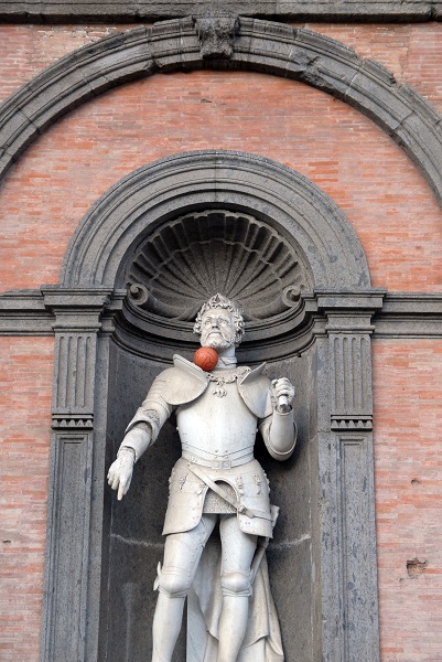 palazzo-reale-napoli-facciata