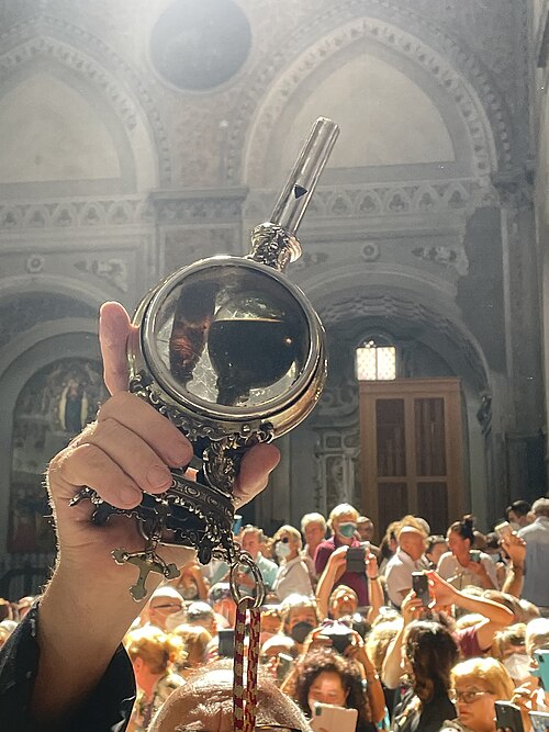 Sang de saint Janvier lors de la célébration du miracle à Naples