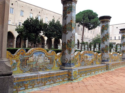 Chiostro Maiolicato di Santa Chiara a Napoli Chiostro Maiolicato di Santa Chiara a Napoli