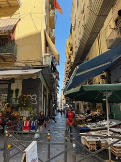 Spaccanapoli a Napoli Via Benedetto Croce Spaccanapoli a Napoli